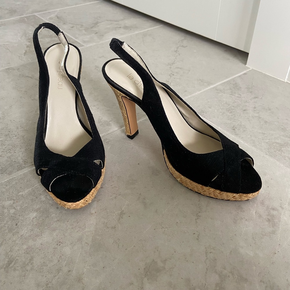 Le Chateau black slingback sandal. Size 6.